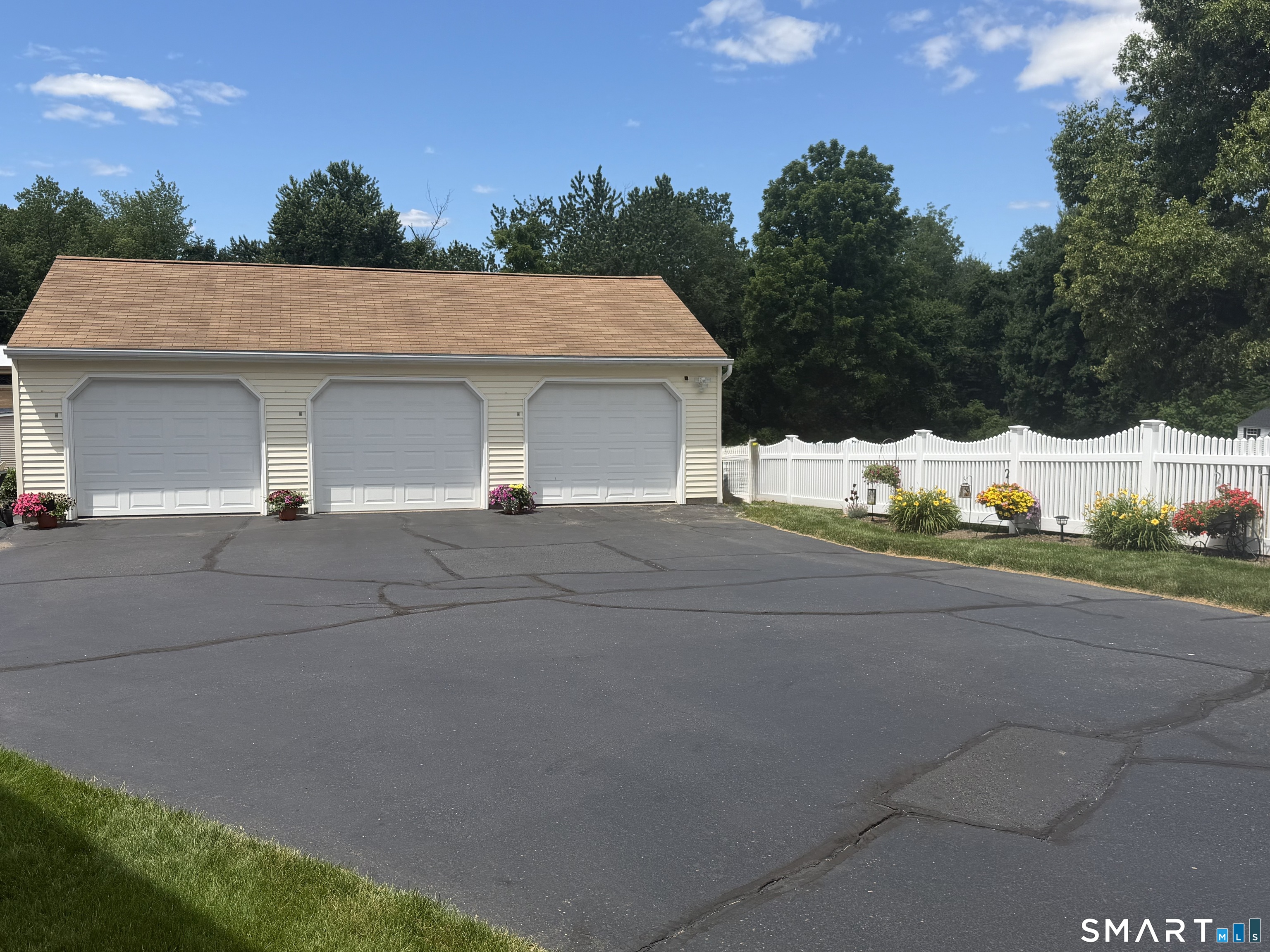 35 North Street Enfield, CT 06082 - Photo 3 of 7