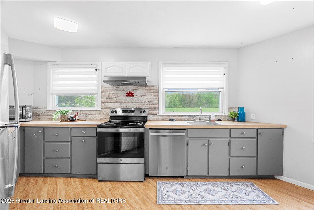 8280 South Dewitt Road Dewitt, MI 48820 - Photo 11 of 28 kitchen