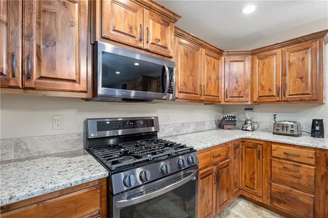 $325,000 | 402 West Craig Road, Pittsburg, KS 66762