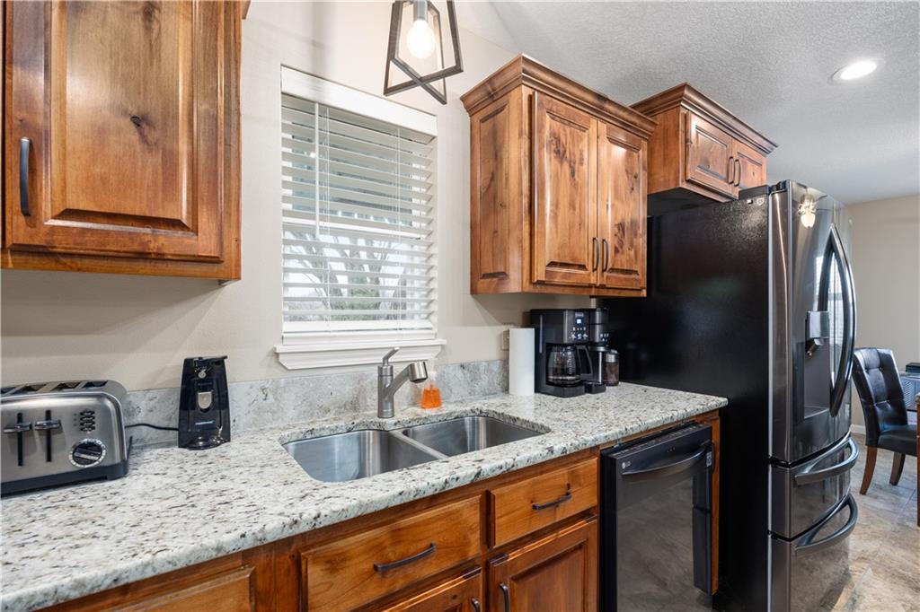 402 West Craig Road Pittsburg, KS 66762 - Photo 10 of 27