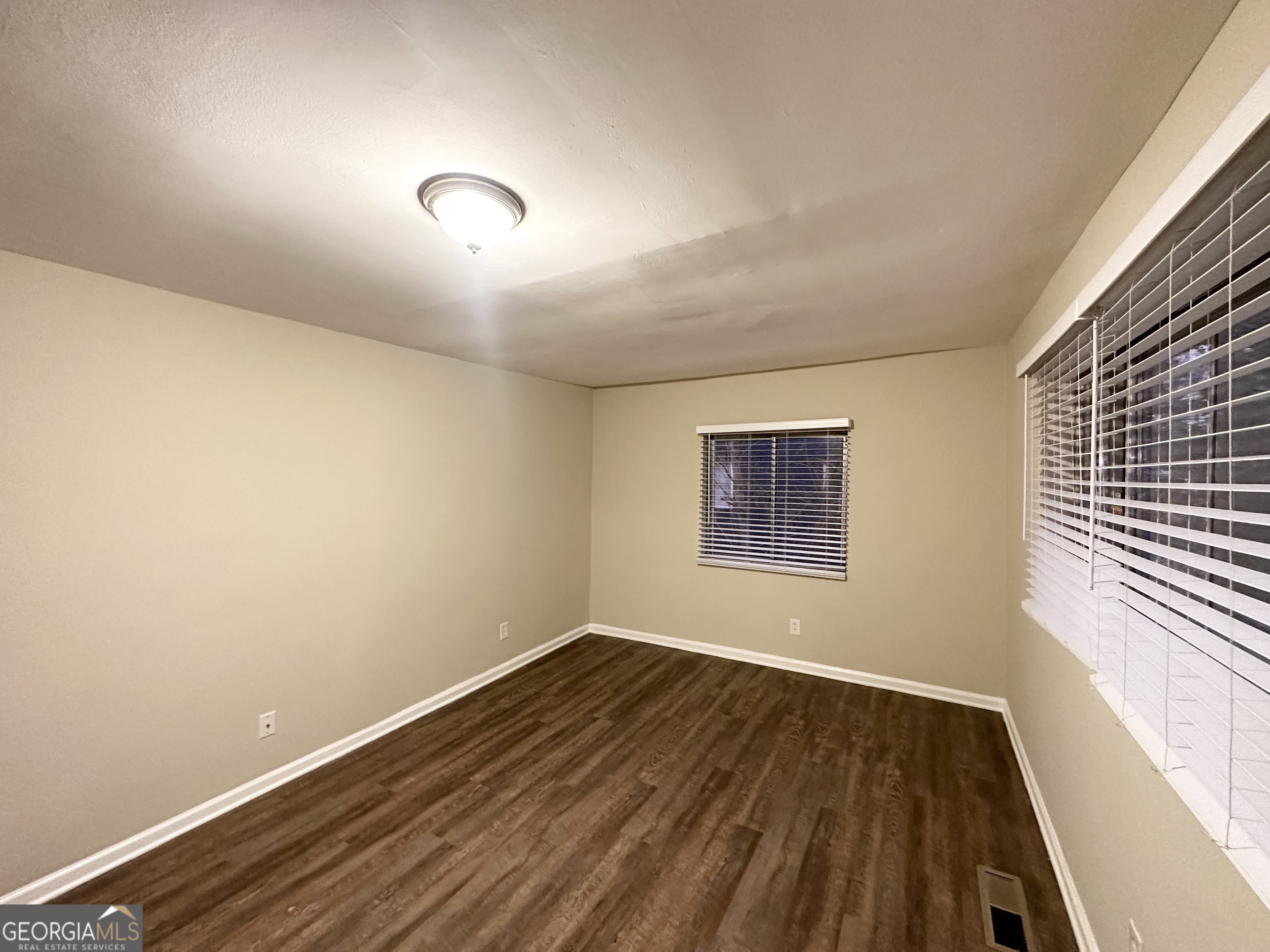 320 Brooks Avenue Southwest Atlanta, GA 30310 - Photo 3 of 12