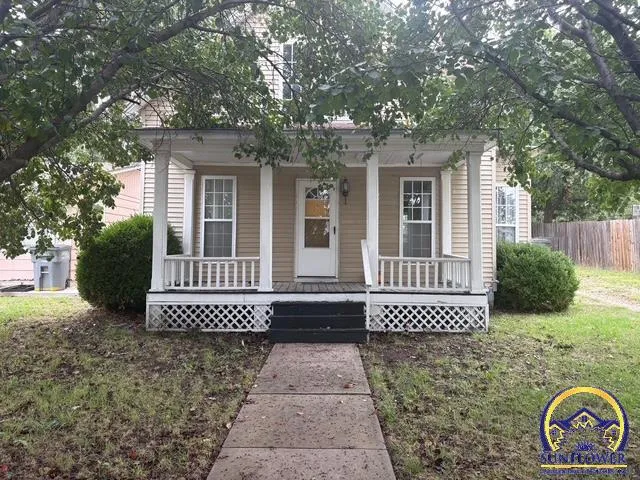 $129,900 | 424 East 13th Avenue, Emporia, KS 66801