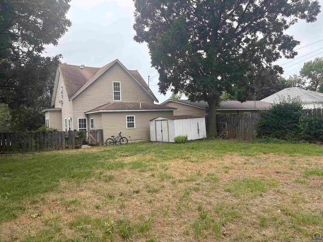 $129,900 | 424 East 13th Avenue, Emporia, KS 66801