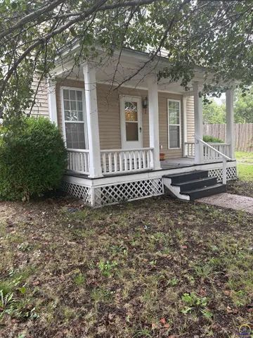 $129,900 | 424 East 13th Avenue, Emporia, KS 66801