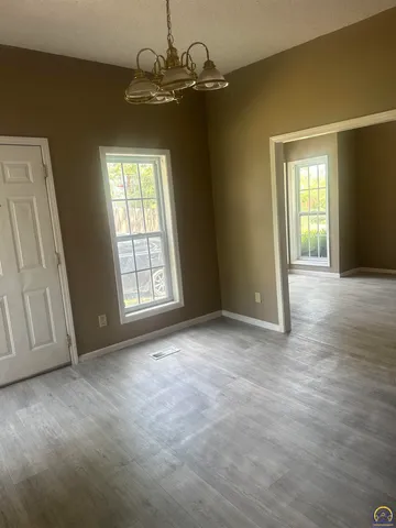 $129,900 | 424 East 13th Avenue, Emporia, KS 66801