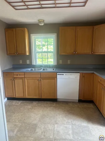 $129,900 | 424 East 13th Avenue, Emporia, KS 66801