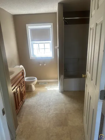 $129,900 | 424 East 13th Avenue, Emporia, KS 66801