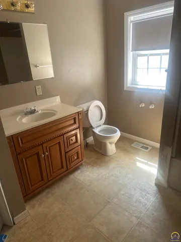 $129,900 | 424 East 13th Avenue, Emporia, KS 66801