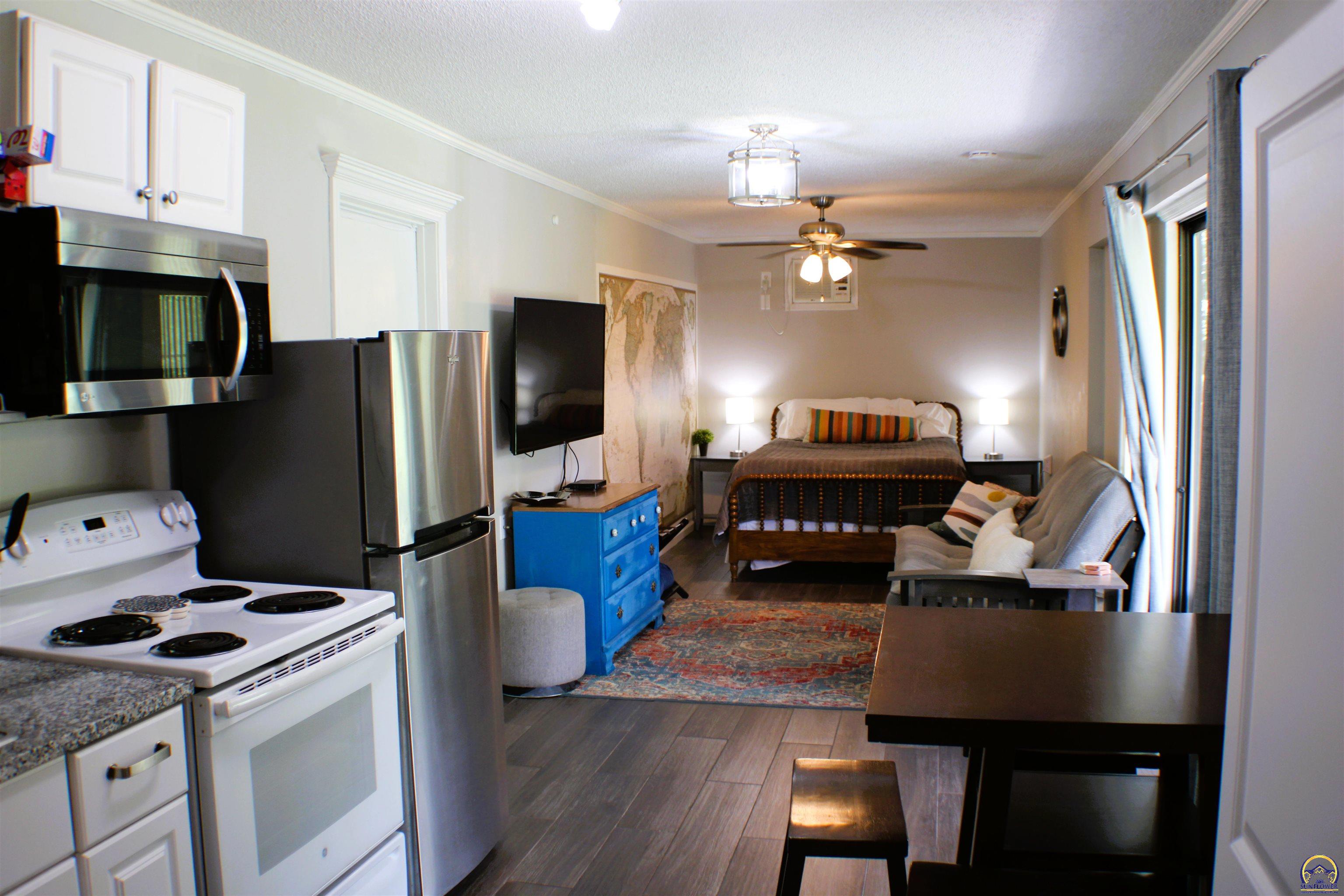 6257 West Lake Road Meriden, KS 66512 - Photo 65 of 77 Guest house Studio