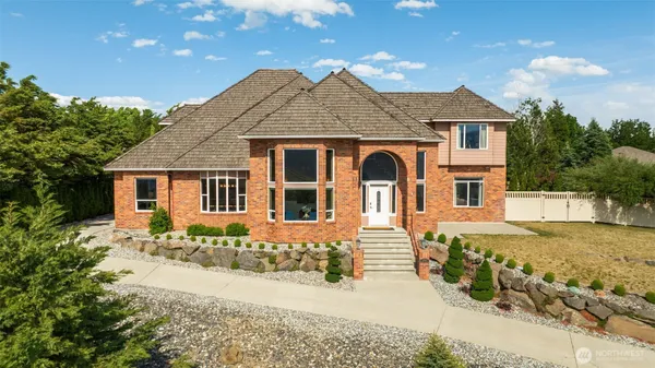 $1,299,000 | 2330 Fancher Heights Boulevard, East Wenatchee, WA 98802