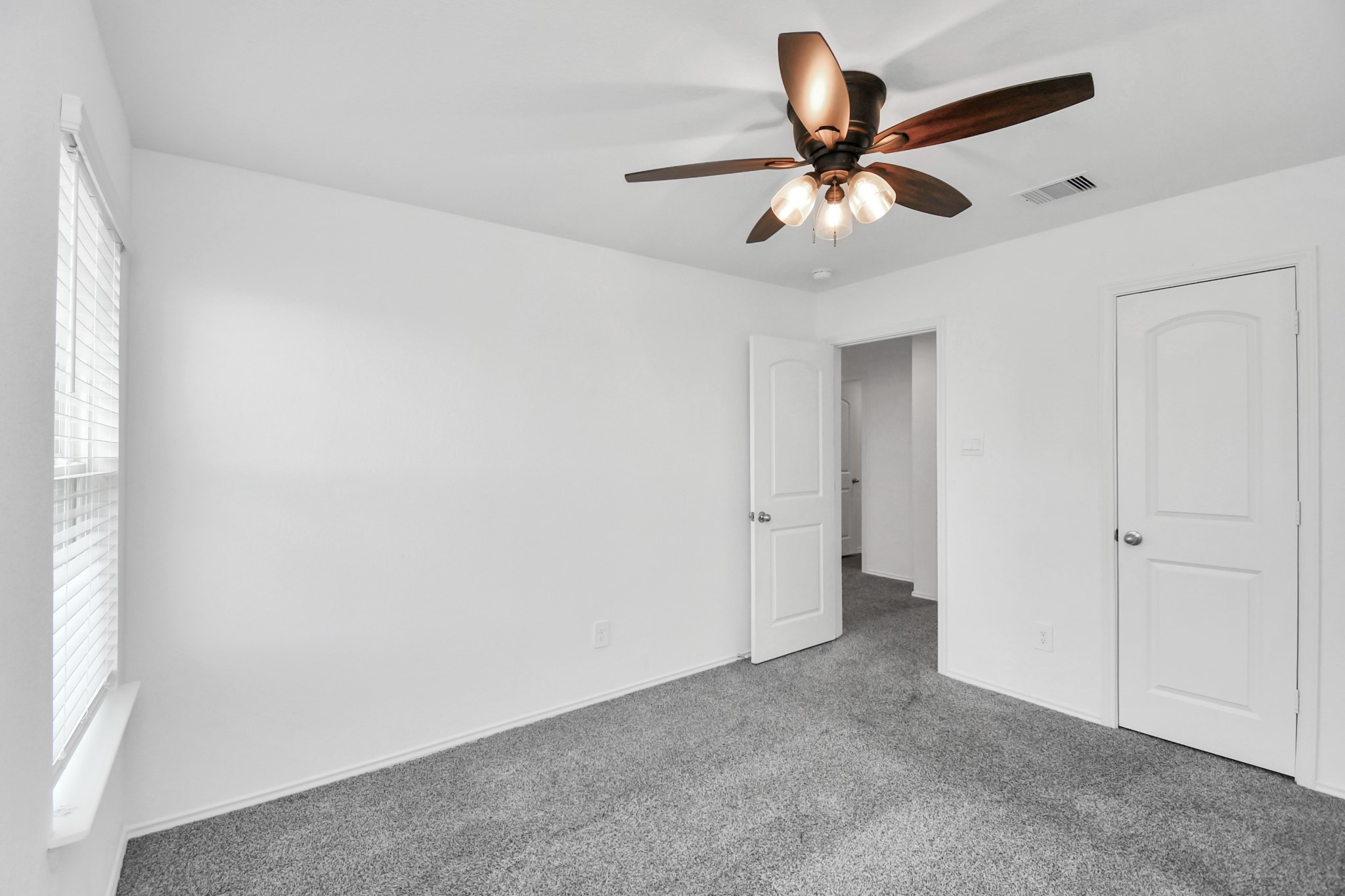 5443 Pinetree Crescent Ln Spring Spring, TX 77373 - Photo 19 of 43 a view of room with ceiling fan