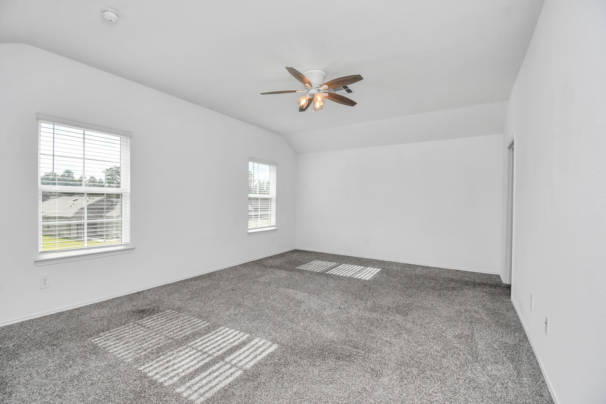 5443 Pinetree Crescent Ln Spring Spring, TX 77373 - Photo 23 of 43 an empty room with windows and fan