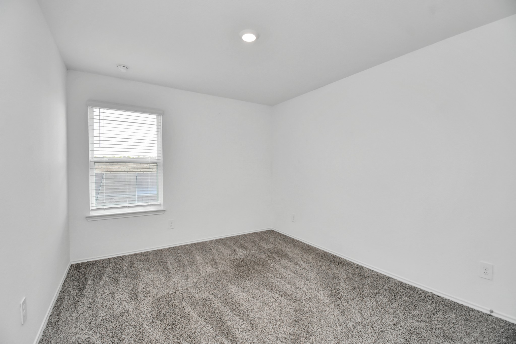 5443 Pinetree Crescent Ln Spring Spring, TX 77373 - Photo 29 of 43 an empty room with a window