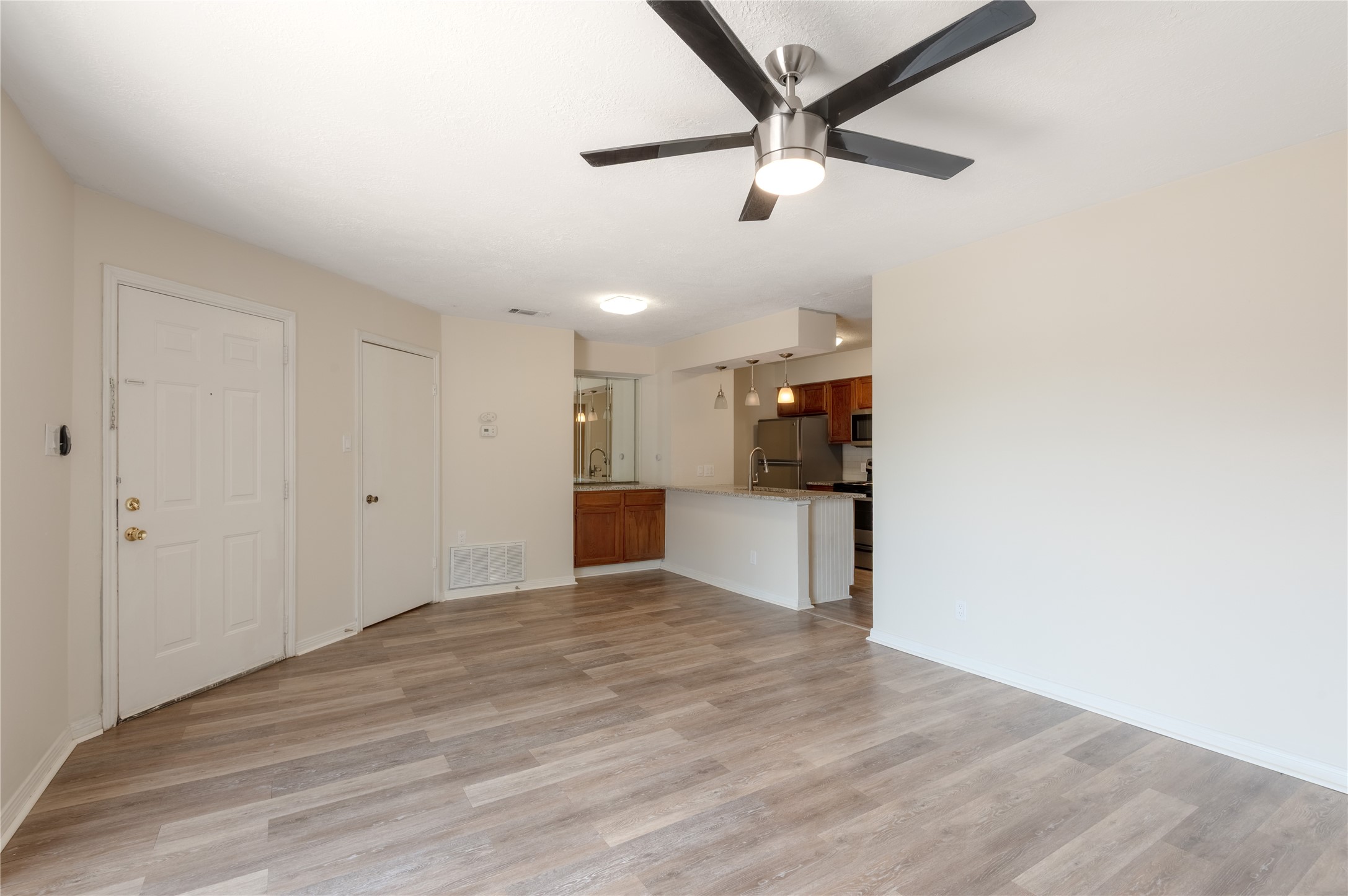 2402 Sycamore Avenue, Unit D6 Huntsville, TX 77340 - Photo 13 of 50