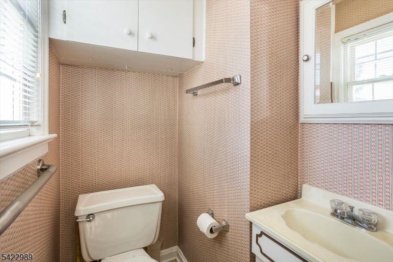 31 Burlington Road Clifton, NJ 07012 - Photo 13 of 22