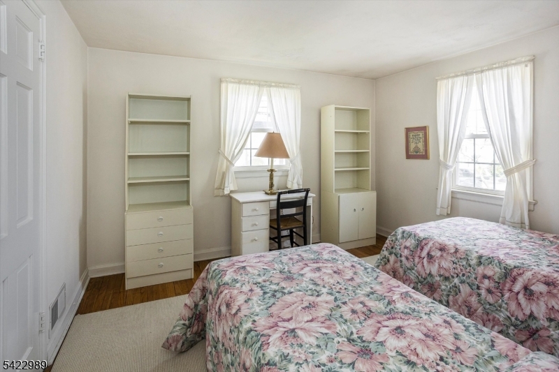 31 Burlington Road Clifton, NJ 07012 - Photo 18 of 22