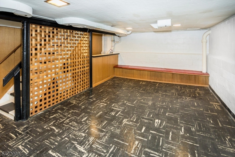 31 Burlington Road Clifton, NJ 07012 - Photo 20 of 22