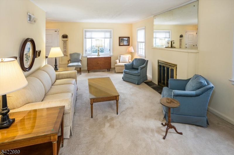 31 Burlington Road Clifton, NJ 07012 - Photo 3 of 22