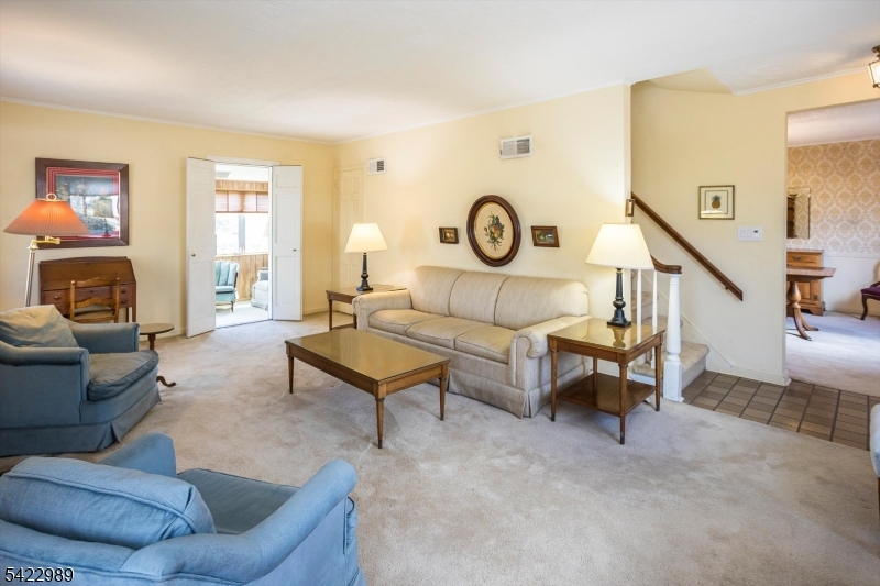 31 Burlington Road Clifton, NJ 07012 - Photo 4 of 22