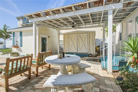 $900,000 | 950 Weedon Drive Northeast, St. Petersburg, FL 33702