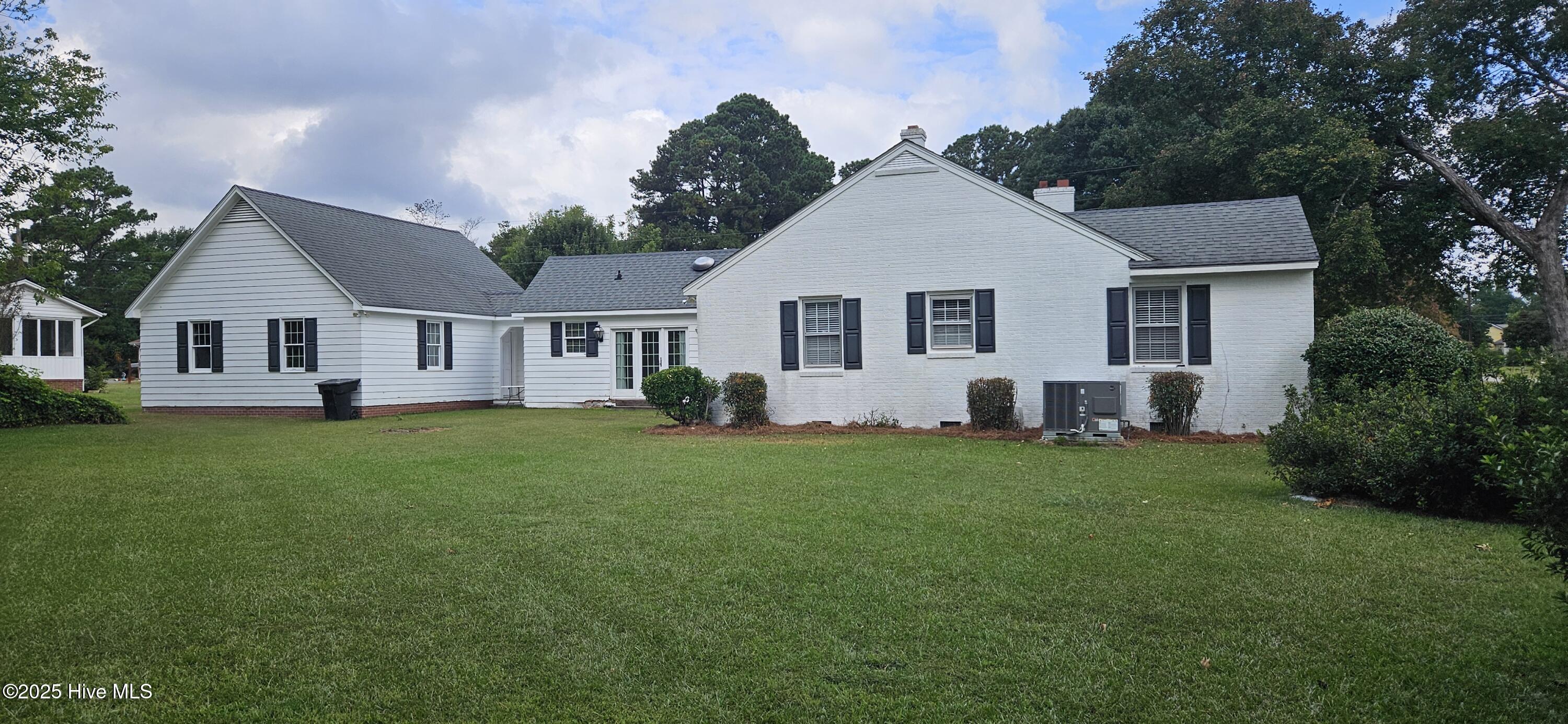907 Raleigh Road Clinton, NC 28328 - Photo 6 of 20 907 Raleigh Road 20