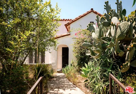 $1,995,000 | 733 North Sierra Bonita Avenue, Los Angeles, CA 90046