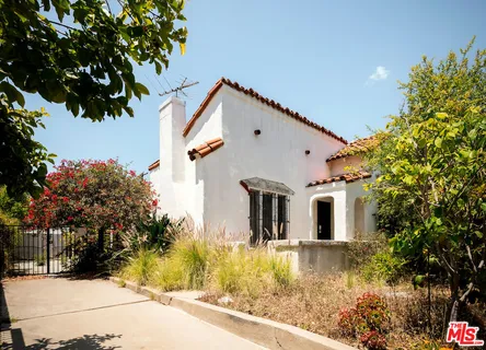 $1,995,000 | 733 North Sierra Bonita Avenue, Los Angeles, CA 90046