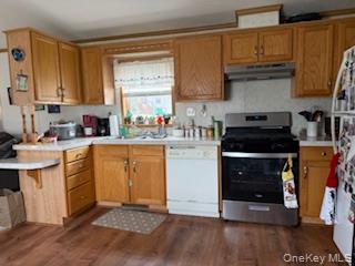 115 Winding Wood Road Hopewell Junction, NY 12533 - Photo 13 of 17 a kitchen with a sink stove and cabinets