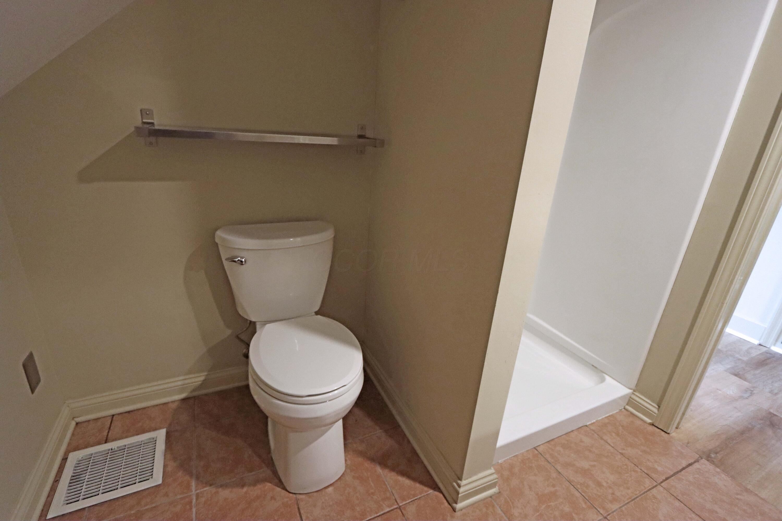 925 South Chesterfield Road Columbus, OH 43209 - Photo 33 of 48 925 S Chesterfield
