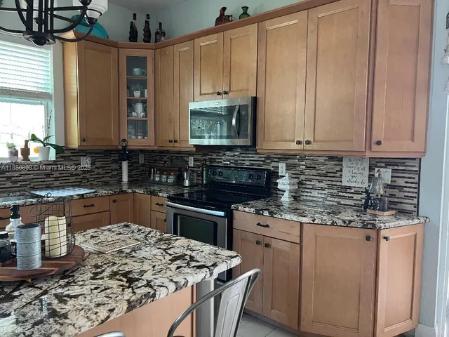 $829,900 | 18247 Northwest 88th Place, Hialeah, FL 33018