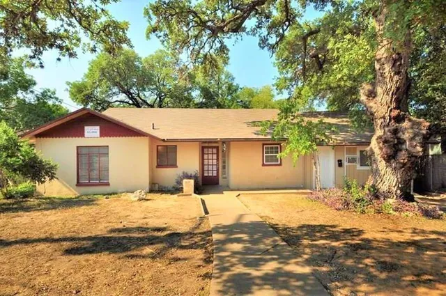 $2,595 | 911 Duncan Lane, Austin, TX 78705