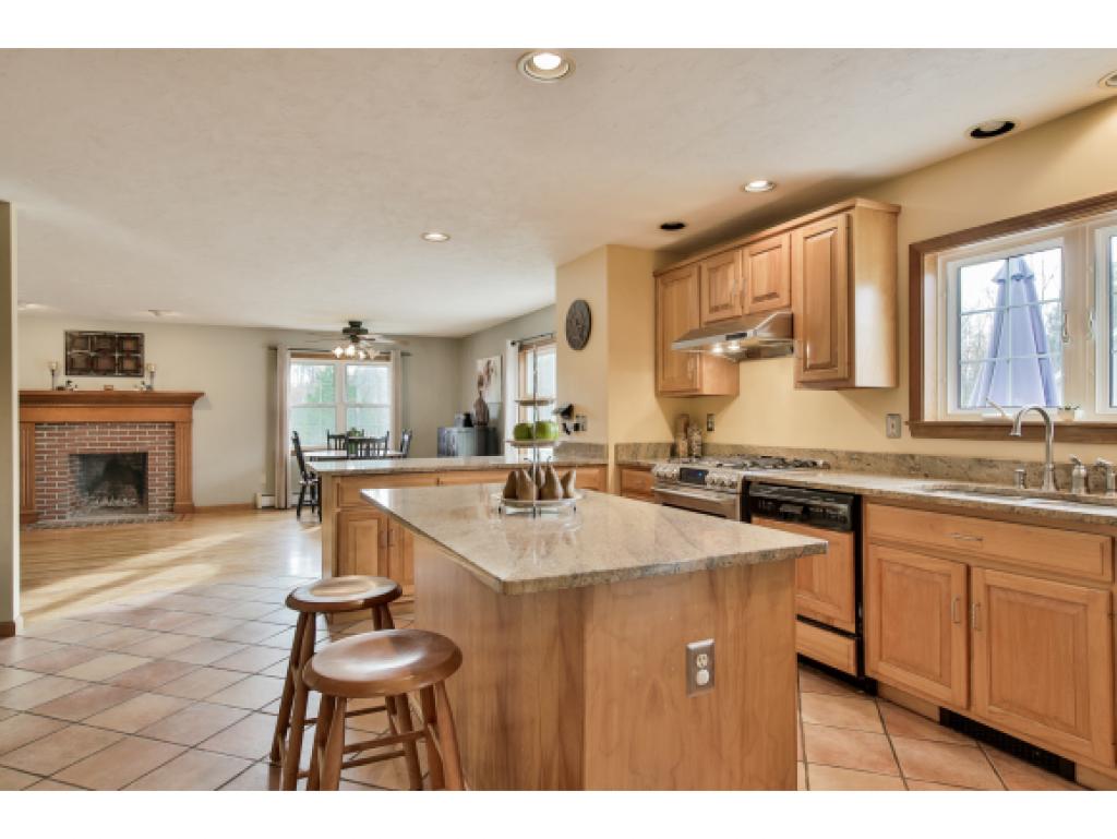 255 Sandown Road Fremont, NH 03044 - Photo 12 of 36