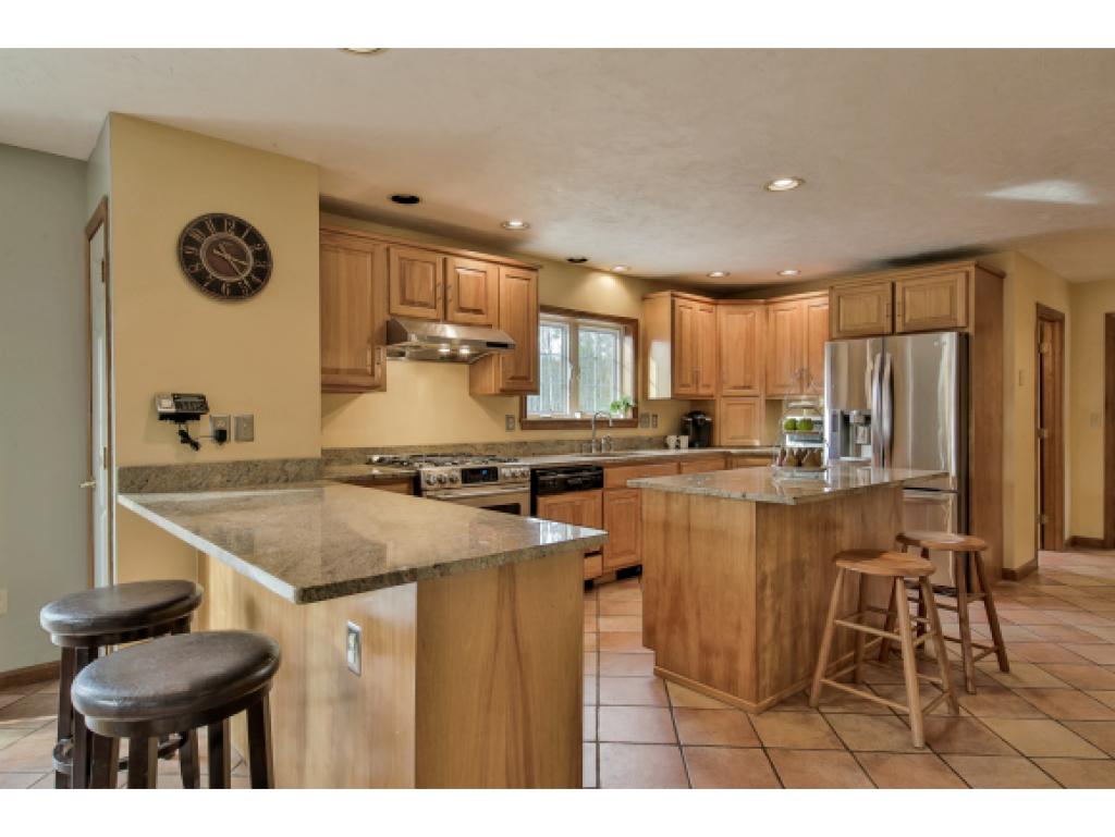 255 Sandown Road Fremont, NH 03044 - Photo 10 of 36