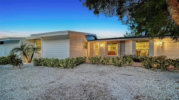 $999,900 | 783 Birdsong Lane, Sarasota, FL 34242
