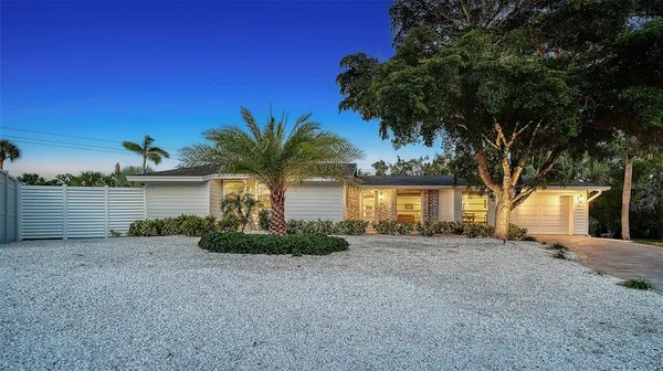 $999,900 | 783 Birdsong Lane, Sarasota, FL 34242