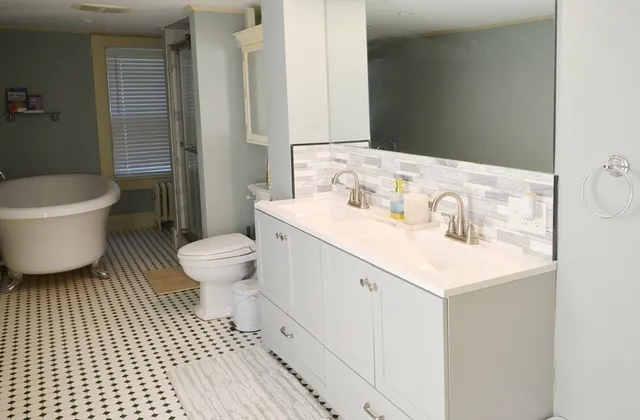 $635,000 | 216 Main Street, Chelmsford, MA 01863