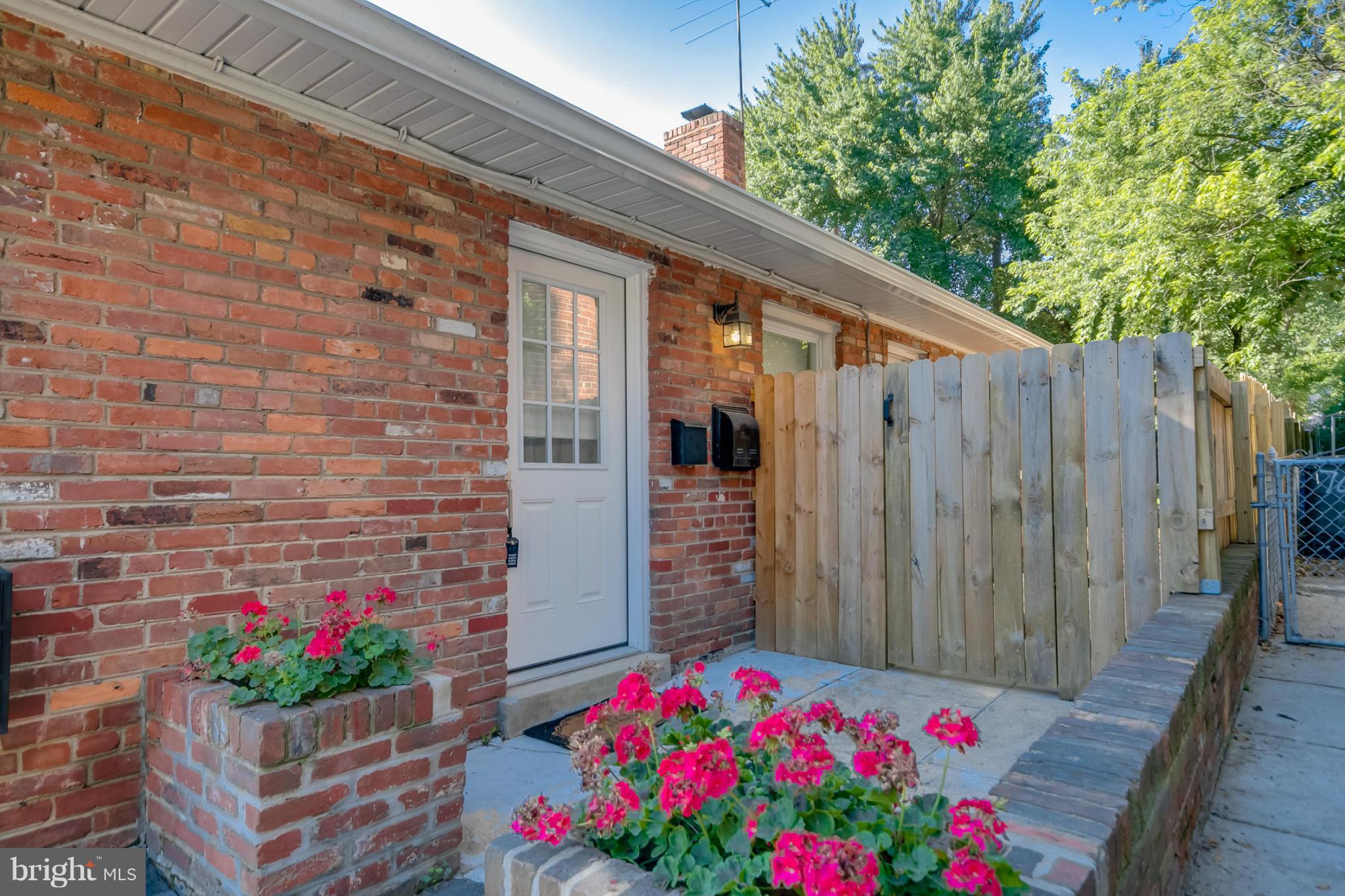 700 West Glebe Road Alexandria, VA 22305 - Photo 1 of 30 Exterior (Front)