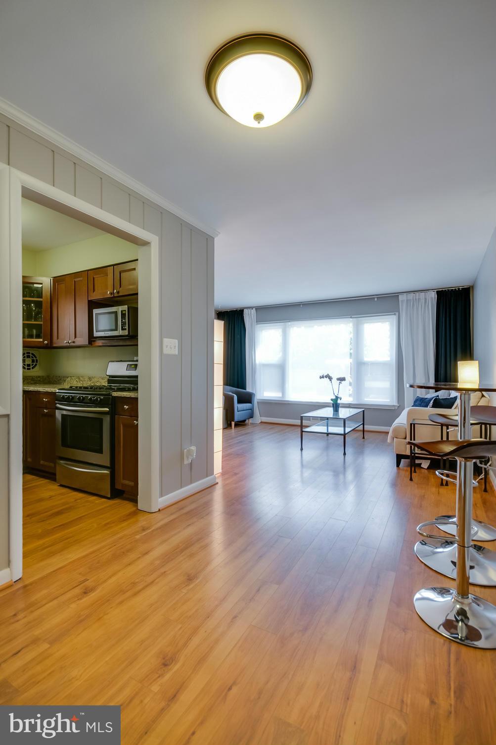 700 West Glebe Road Alexandria, VA 22305 - Photo 11 of 30 Living Room