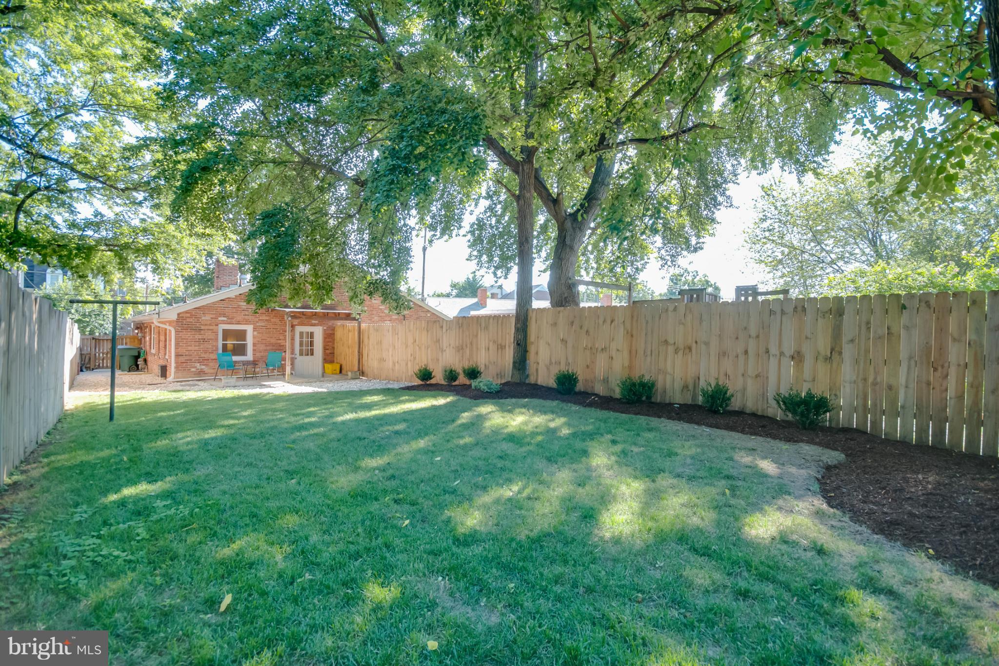 700 West Glebe Road Alexandria, VA 22305 - Photo 23 of 30 Exterior - Huge backyard !