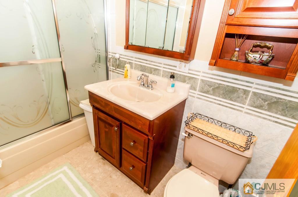 17 Tompkins Road East Brunswick, NJ 08816 - Photo 11 of 25 Gallery Image 11