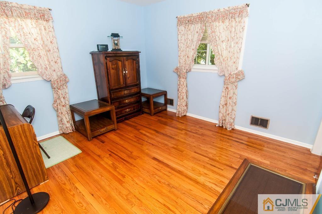 17 Tompkins Road East Brunswick, NJ 08816 - Photo 12 of 25 Gallery Image 12
