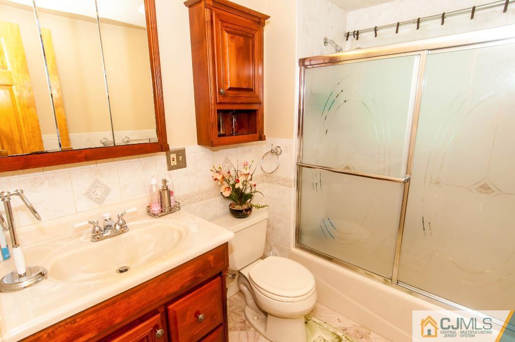 17 Tompkins Road East Brunswick, NJ 08816 - Photo 13 of 25 Gallery Image 13