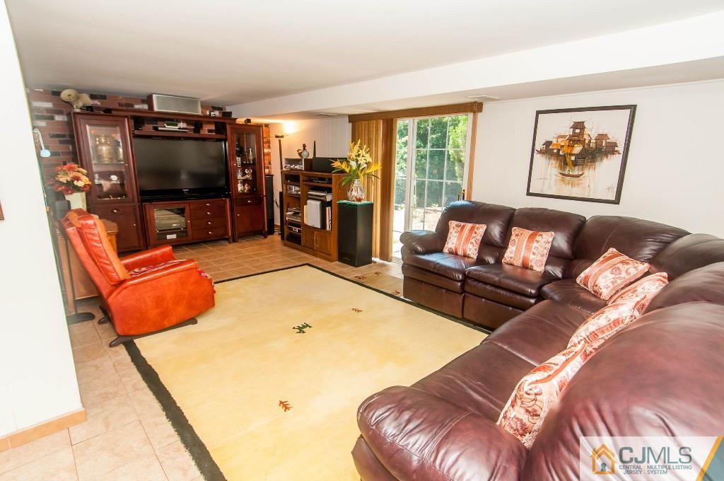 17 Tompkins Road East Brunswick, NJ 08816 - Photo 16 of 25 Gallery Image 16