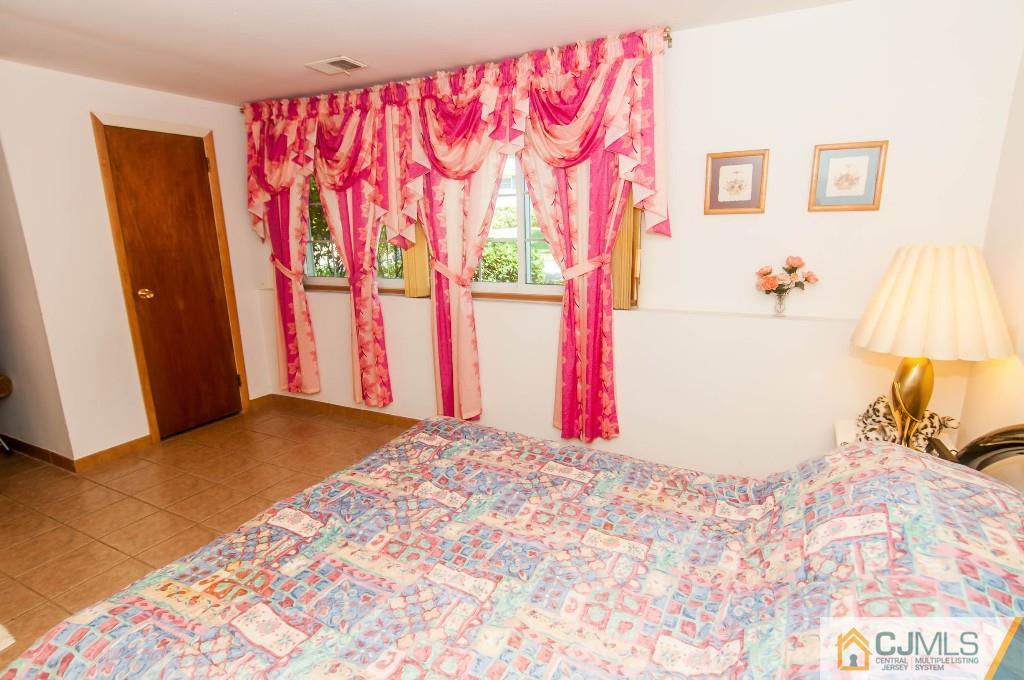 17 Tompkins Road East Brunswick, NJ 08816 - Photo 21 of 25 Gallery Image 21