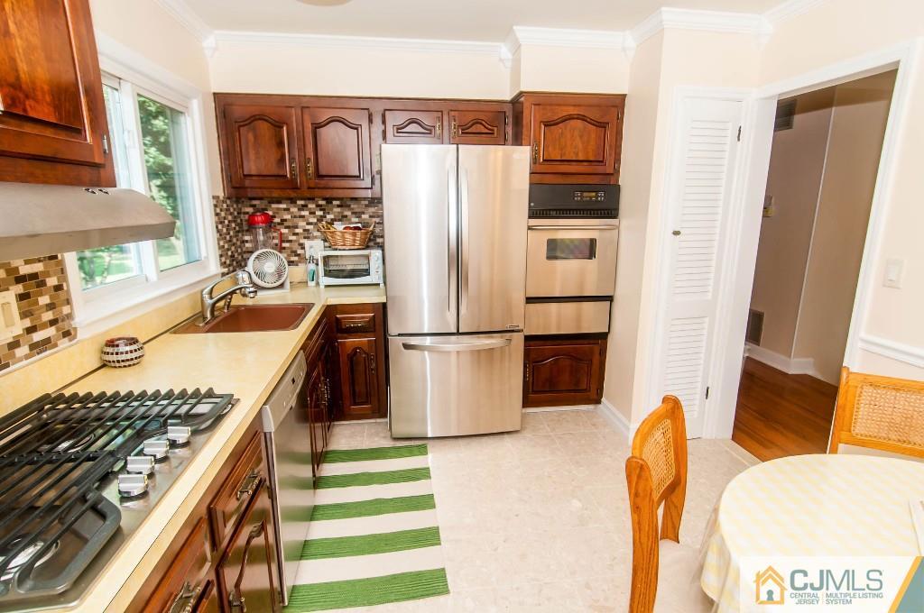 17 Tompkins Road East Brunswick, NJ 08816 - Photo 6 of 25 Gallery Image 6