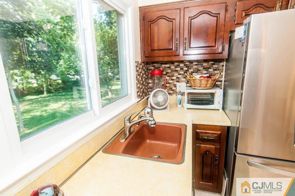 17 Tompkins Road East Brunswick, NJ 08816 - Photo 8 of 25 Gallery Image 8