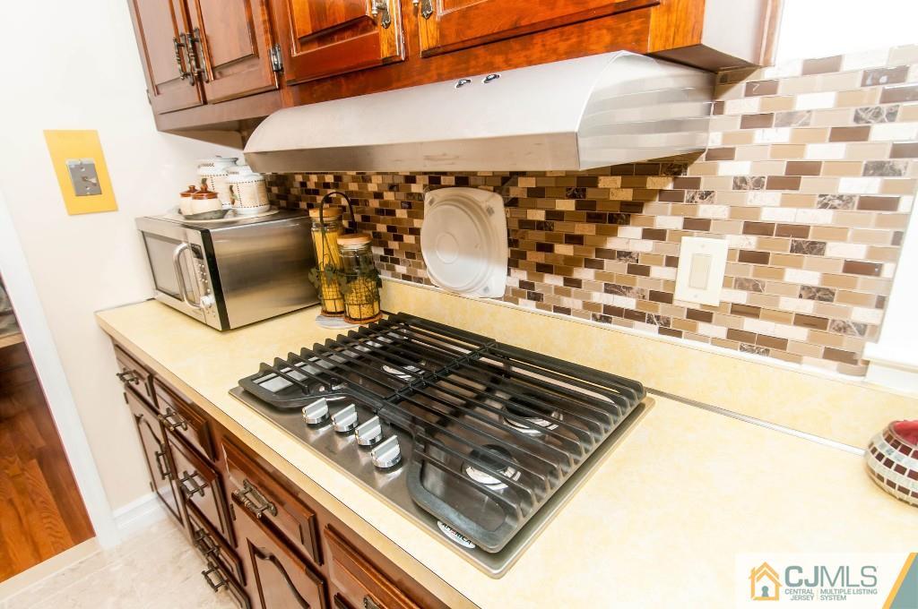 17 Tompkins Road East Brunswick, NJ 08816 - Photo 9 of 25 Gallery Image 9