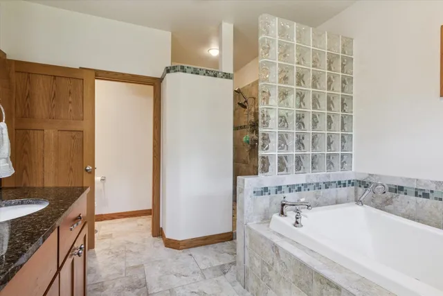 $849,900 | 13506 West Travis Trace Road, Evansville, WI 53536