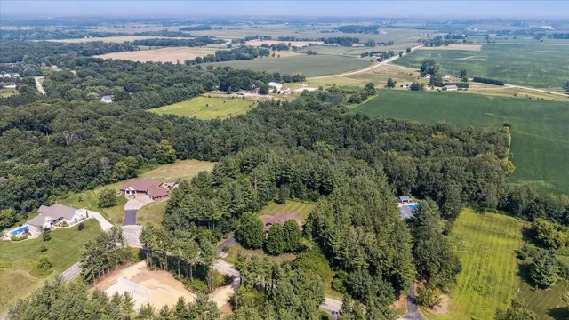 $849,900 | 13506 West Travis Trace Road, Evansville, WI 53536