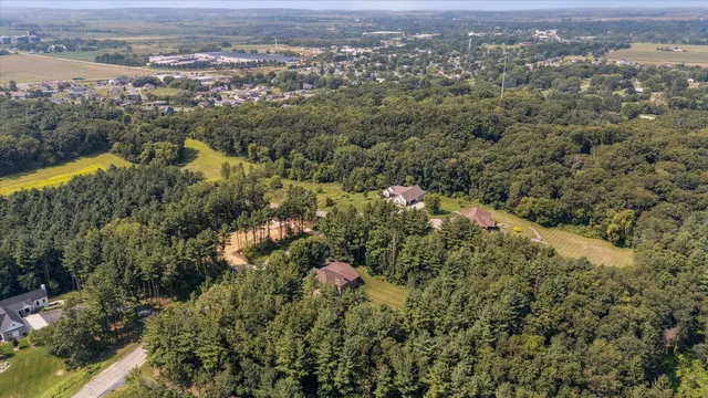 $849,900 | 13506 West Travis Trace Road, Evansville, WI 53536